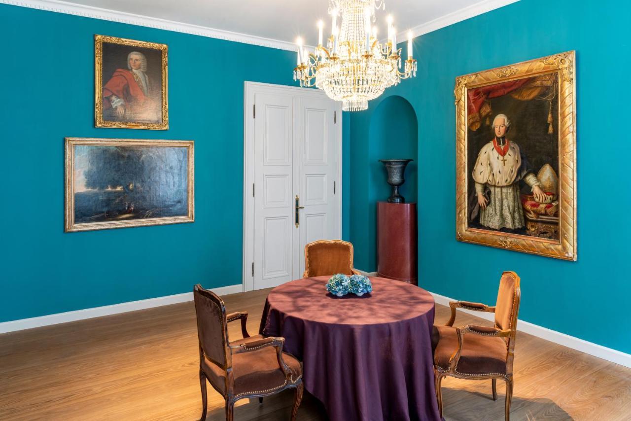 Hotel Bayerischer Hof Monachium Zewnętrze zdjęcie A room in the museum