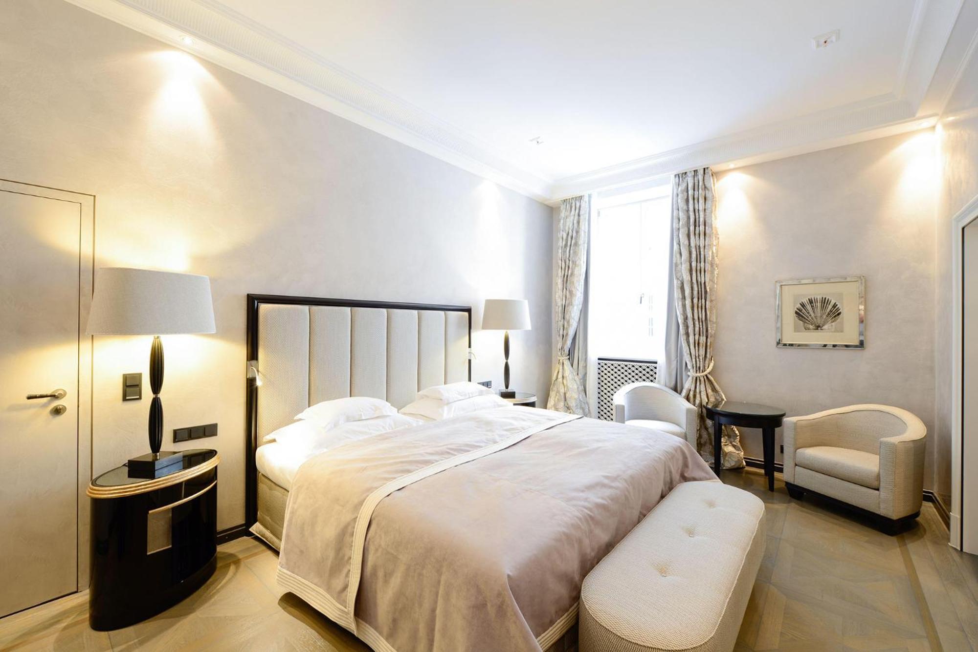 Hotel Bayerischer Hof Monachium Pokój zdjęcie A room at the Hotel de Crillon
