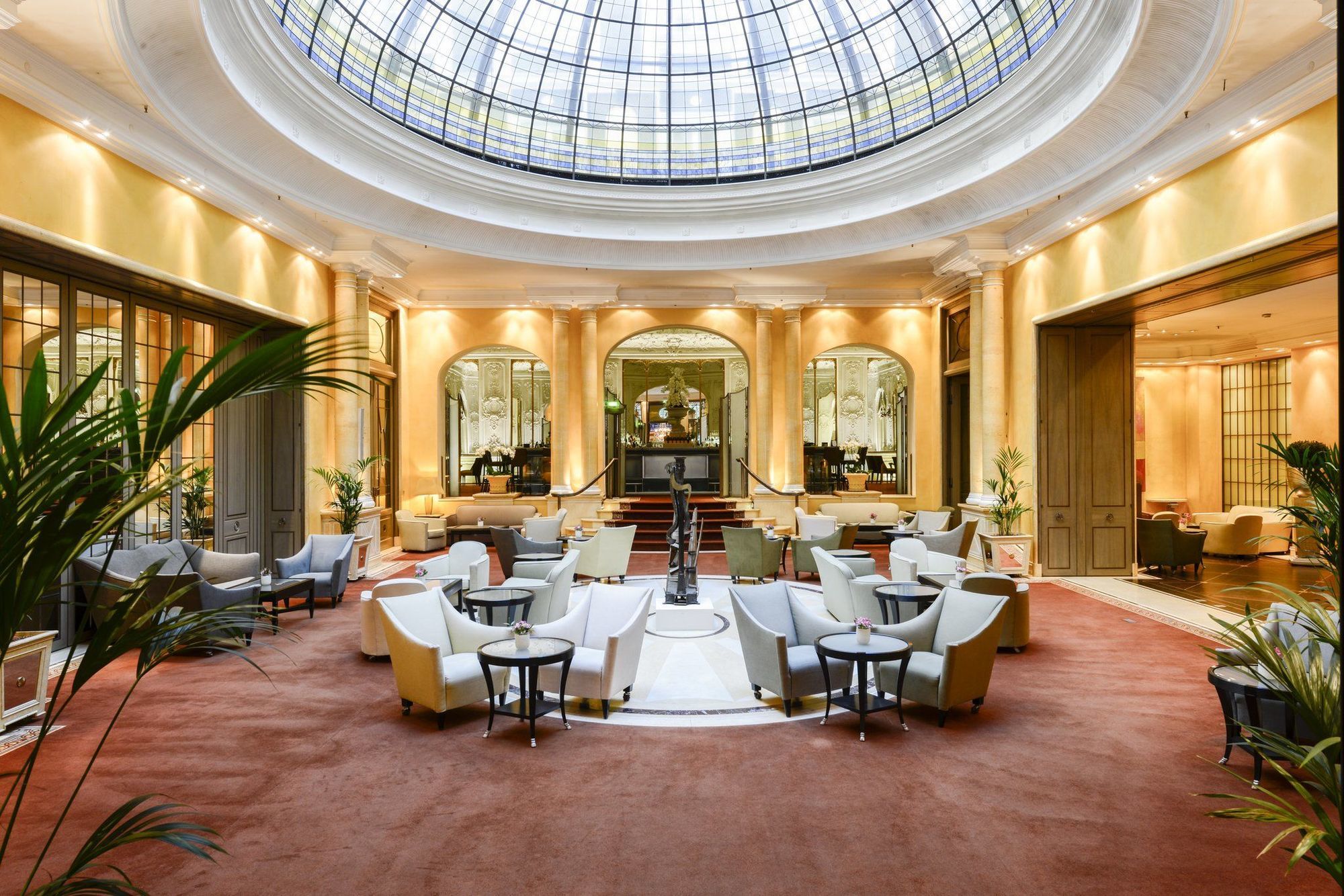 Hotel Bayerischer Hof Monachium Zewnętrze zdjęcie The lobby